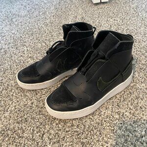 Nike shoes womens size 7.5